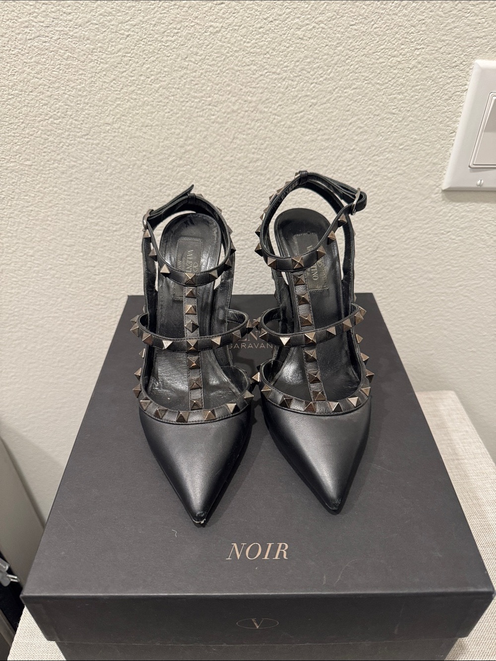 Valentino Rockstud Ankle Strap Pumps Noir Gunmetal size 37
